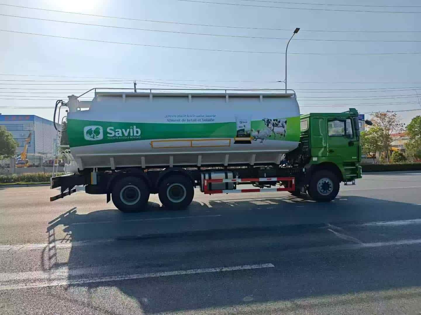 SHACMAN F3000 6×4 Bulk Feed Transport Truck