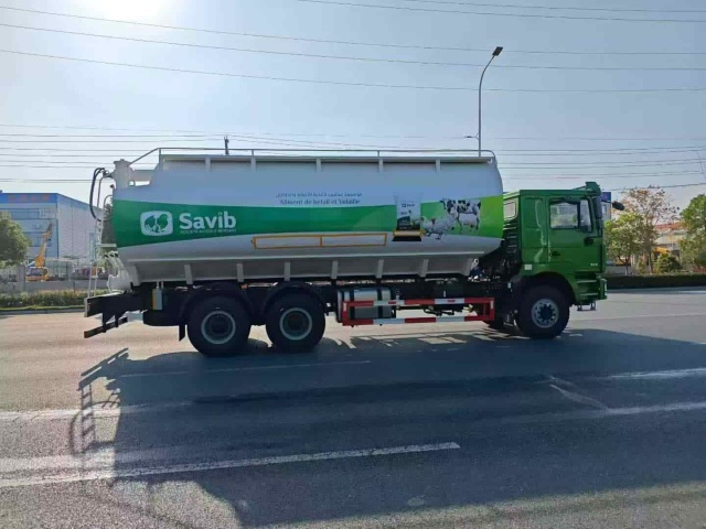 SHACMAN F3000 6×4 Bulk Feed Transport Truck