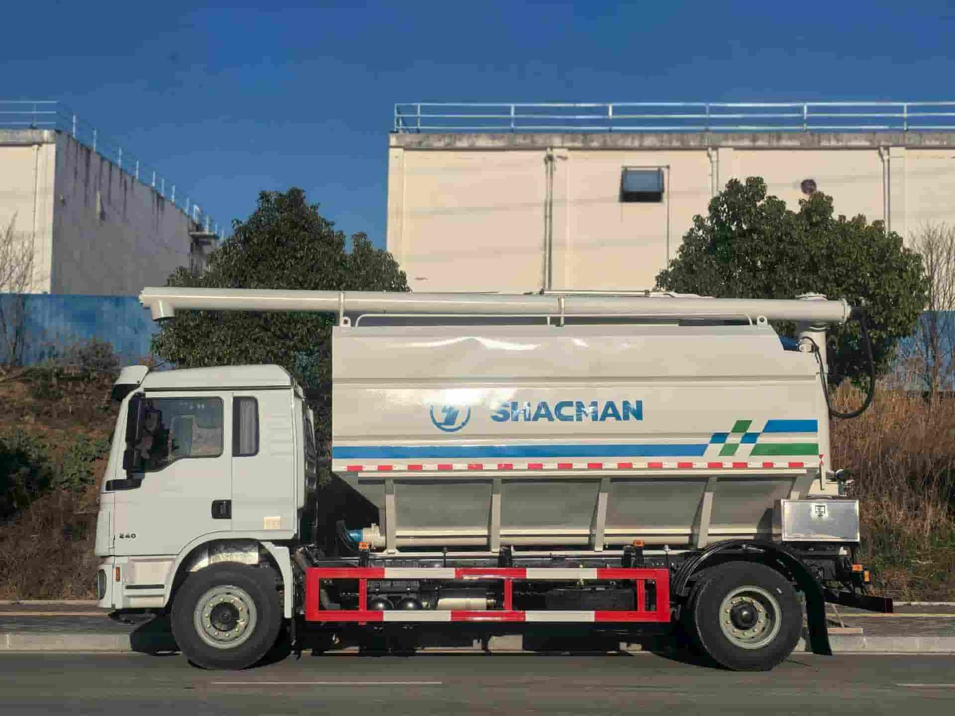 SHACMAN L3000 Gold Label 4×2 Bulk Feed Transport Truck