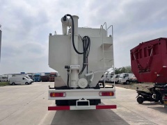 Sinotruk Howo V7 National II emission standard 371hp 6×4 bulk feed truck