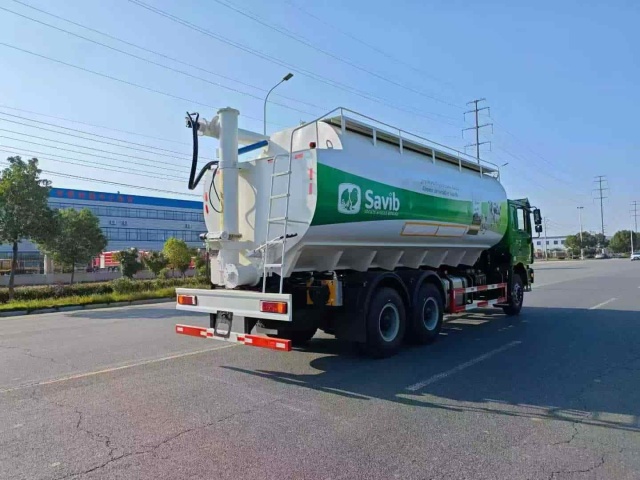 SHACMAN F3000 6×4 Bulk Feed Transport Truck