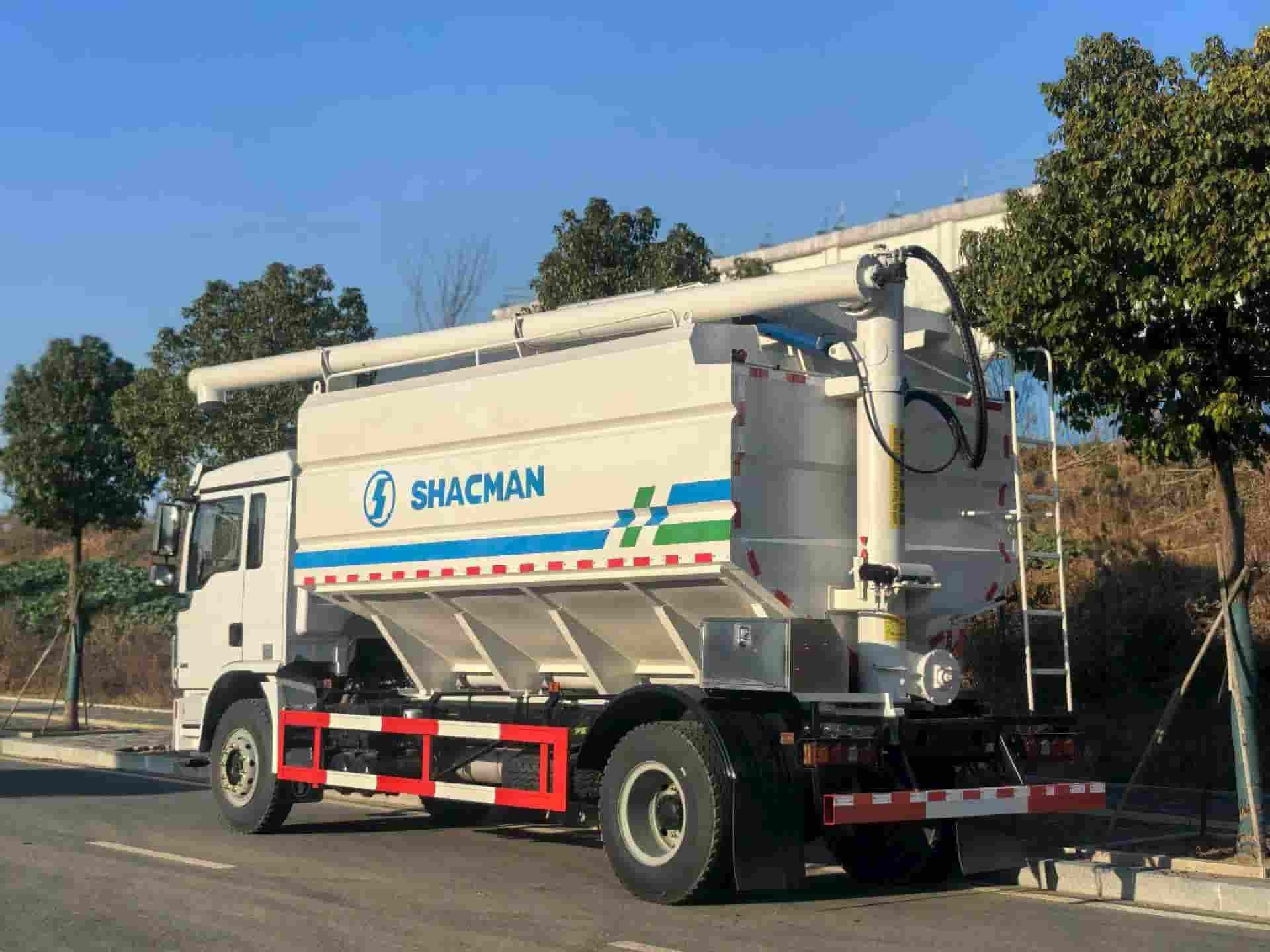 SHACMAN L3000 Gold Label 4×2 Bulk Feed Transport Truck