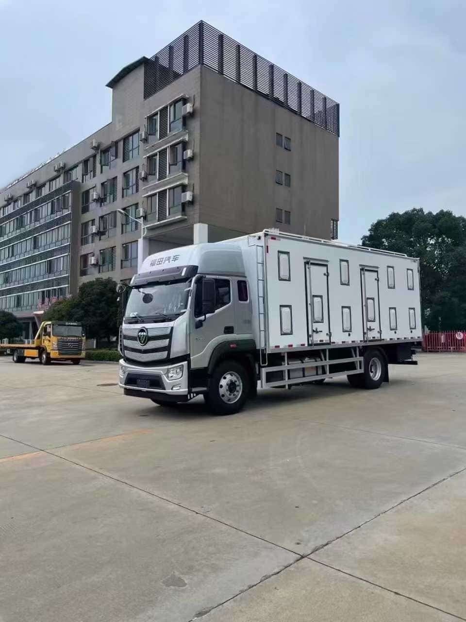 Foton Auman Chicken Seedling Transport Truck (6.8 meters)