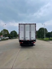 Foton Auman Chicken Seedling Transport Truck (6.8 meters)