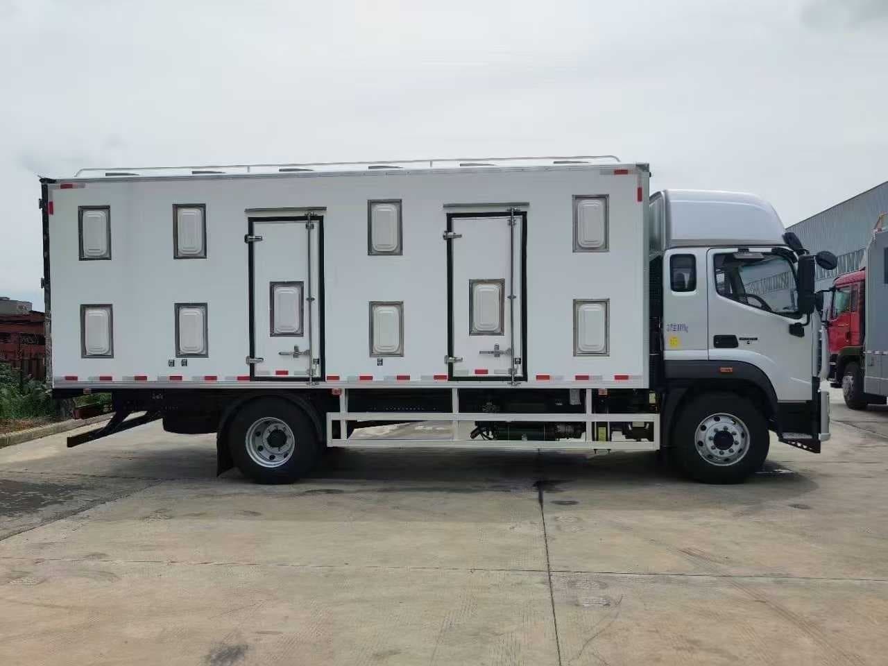 Foton Auman Chicken Seedling Transport Truck (6.8 meters)