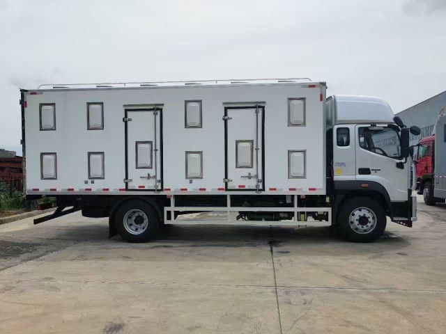 Foton Auman Chicken Seedling Transport Truck (6.8 meters)