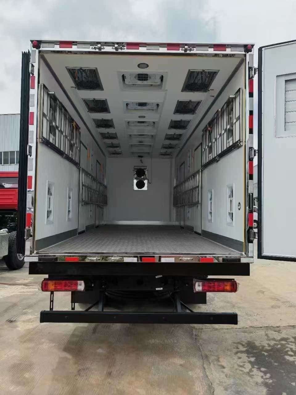 Foton Auman Chicken Seedling Transport Truck (6.8 meters)