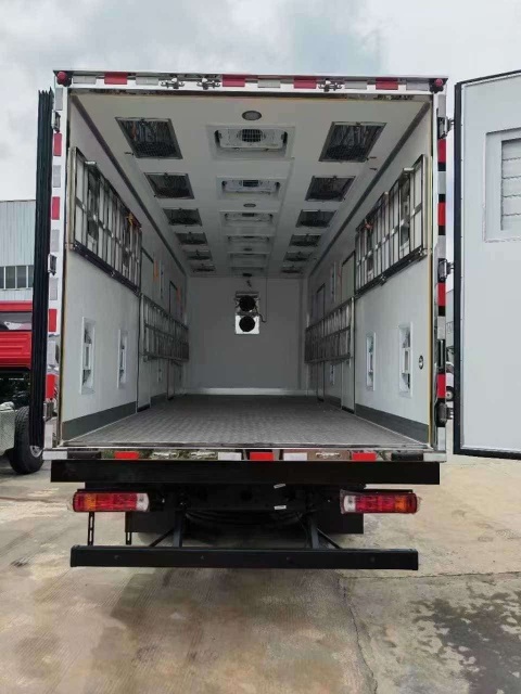 Foton Auman Chicken Seedling Transport Truck (6.8 meters)