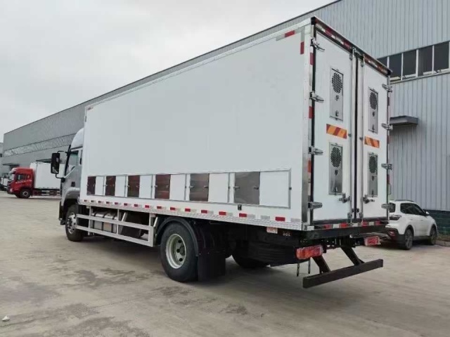 Foton Auman Chicken Seedling Transport Truck (6.8 meters)