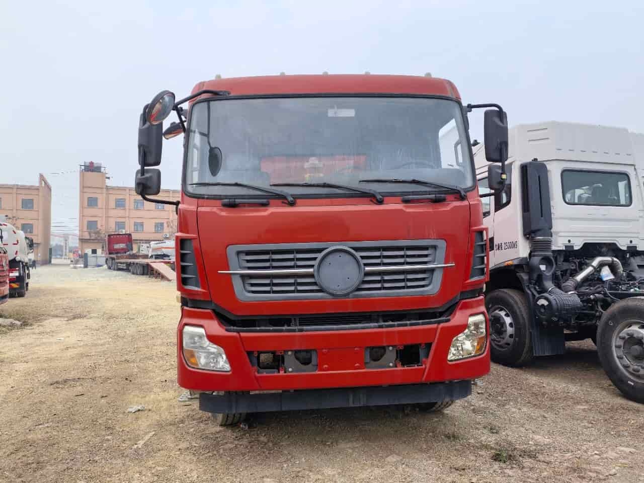 Dongfeng Tianlong 8x4 dump truck