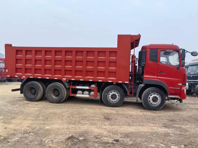 Dongfeng Tianlong 8x4 dump truck