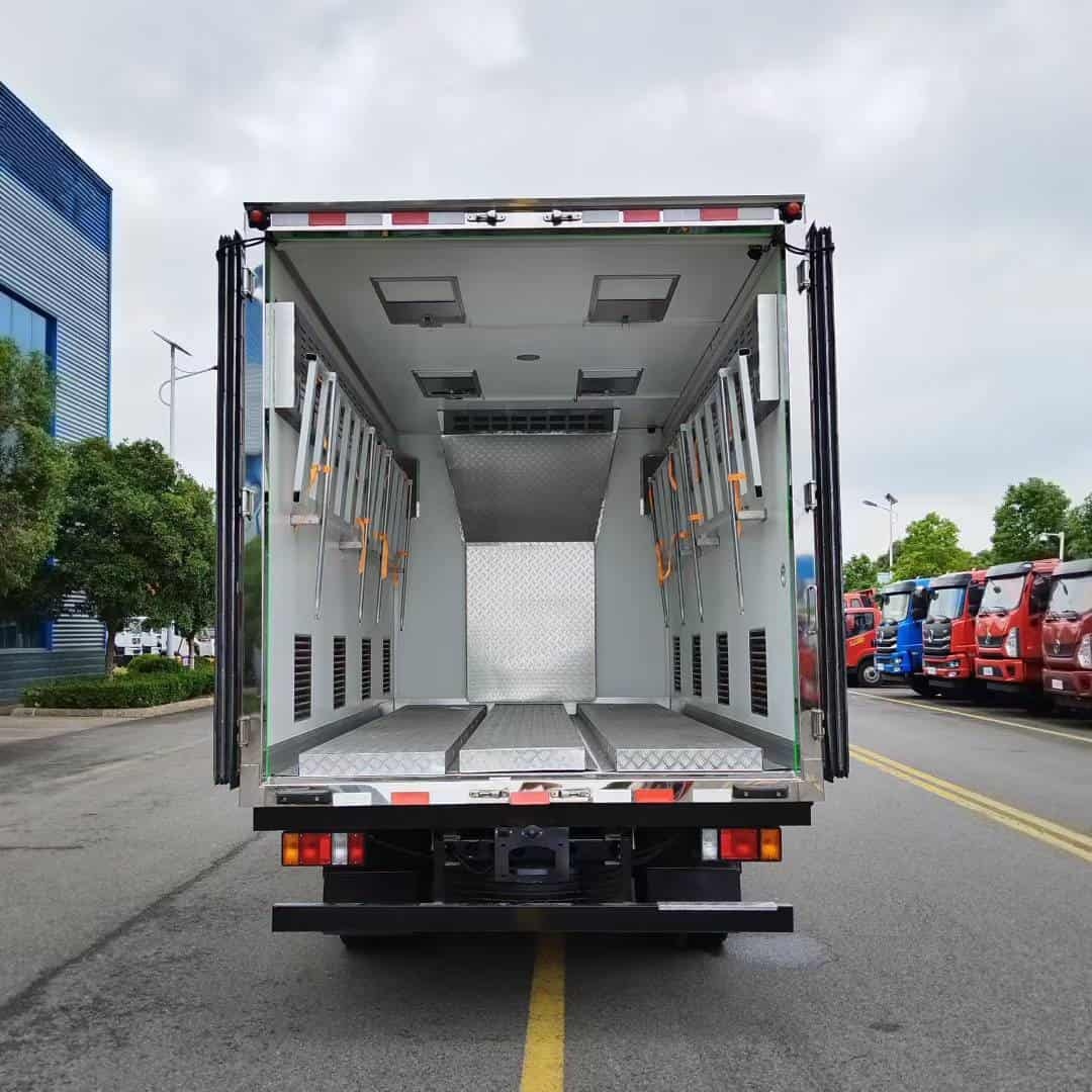 Isuzu KV100 Chick Transport Truck