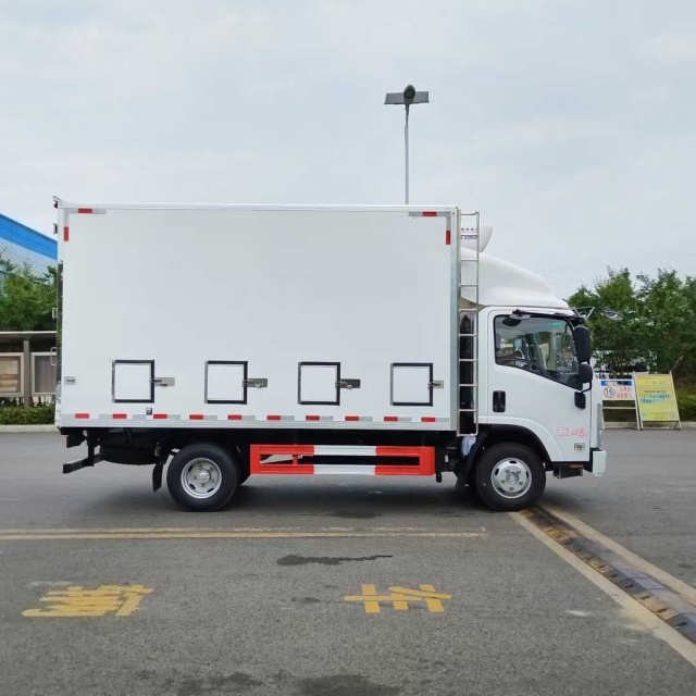 Isuzu KV100 Chick Transport Truck