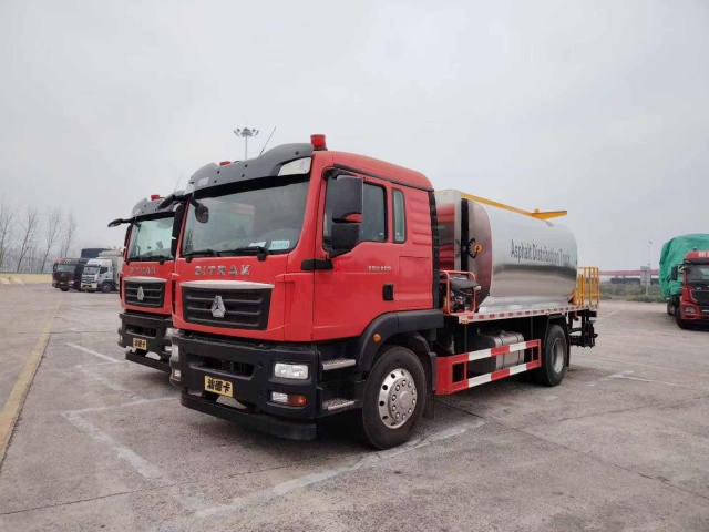 Sinotruk Shandeka 10 cubic meter intelligent asphalt distributor truck