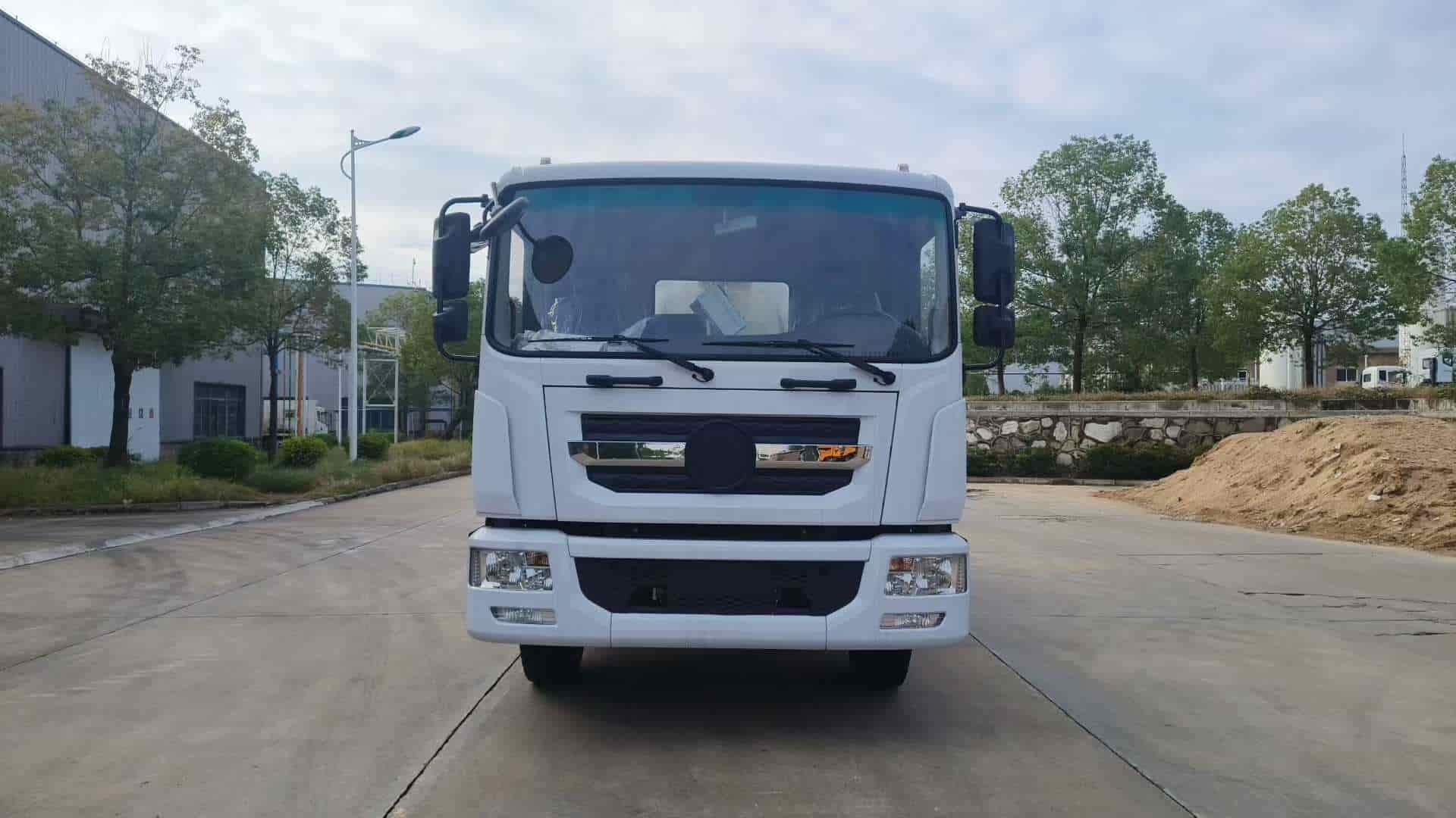 Dongfeng Dolica 10 cubic meter asphalt distributor truck