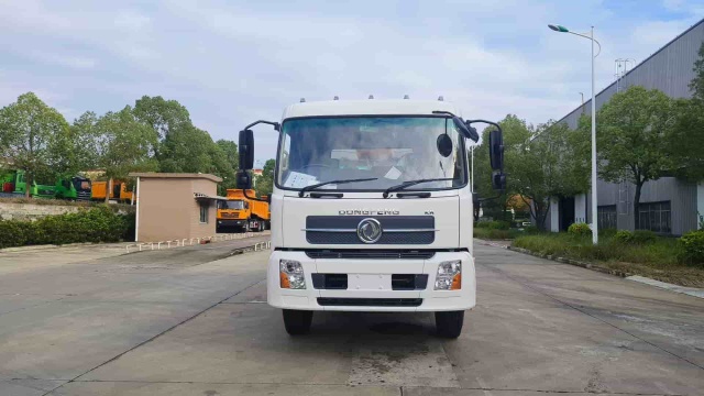 Dongfeng 4×2 asphalt distributor