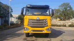 Sinotruk NX300 12 cubic meter asphalt distributor truck