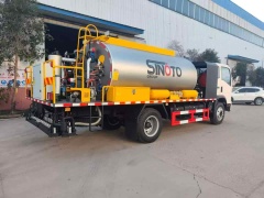 Sinotruk asphalt distributor