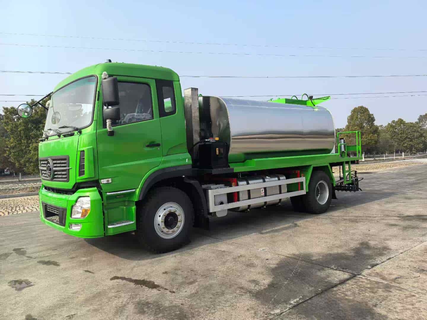 Chengli 12 cubic meter intelligent asphalt distributor