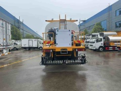 Sinotruk 12 cubic meter intelligent asphalt distributor