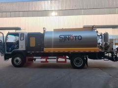 Sinotruk asphalt distributor