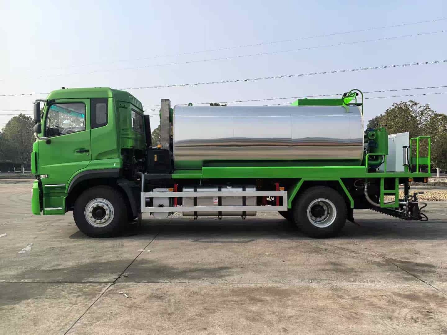 Chengli 12 cubic meter intelligent asphalt distributor