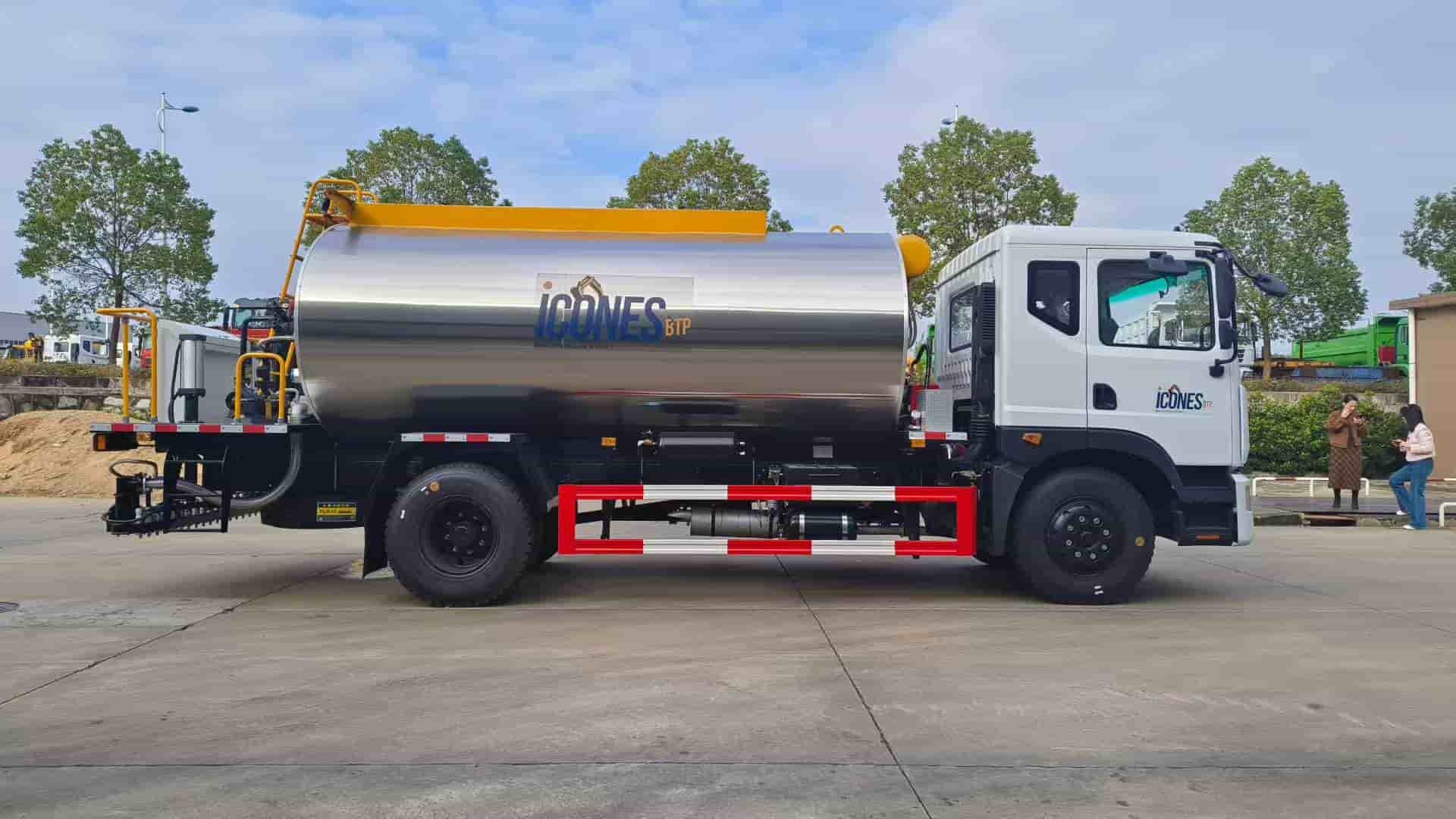 Dongfeng Dolica 10 cubic meter asphalt distributor truck