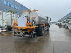 Sinotruk 12 cubic meter intelligent asphalt distributor