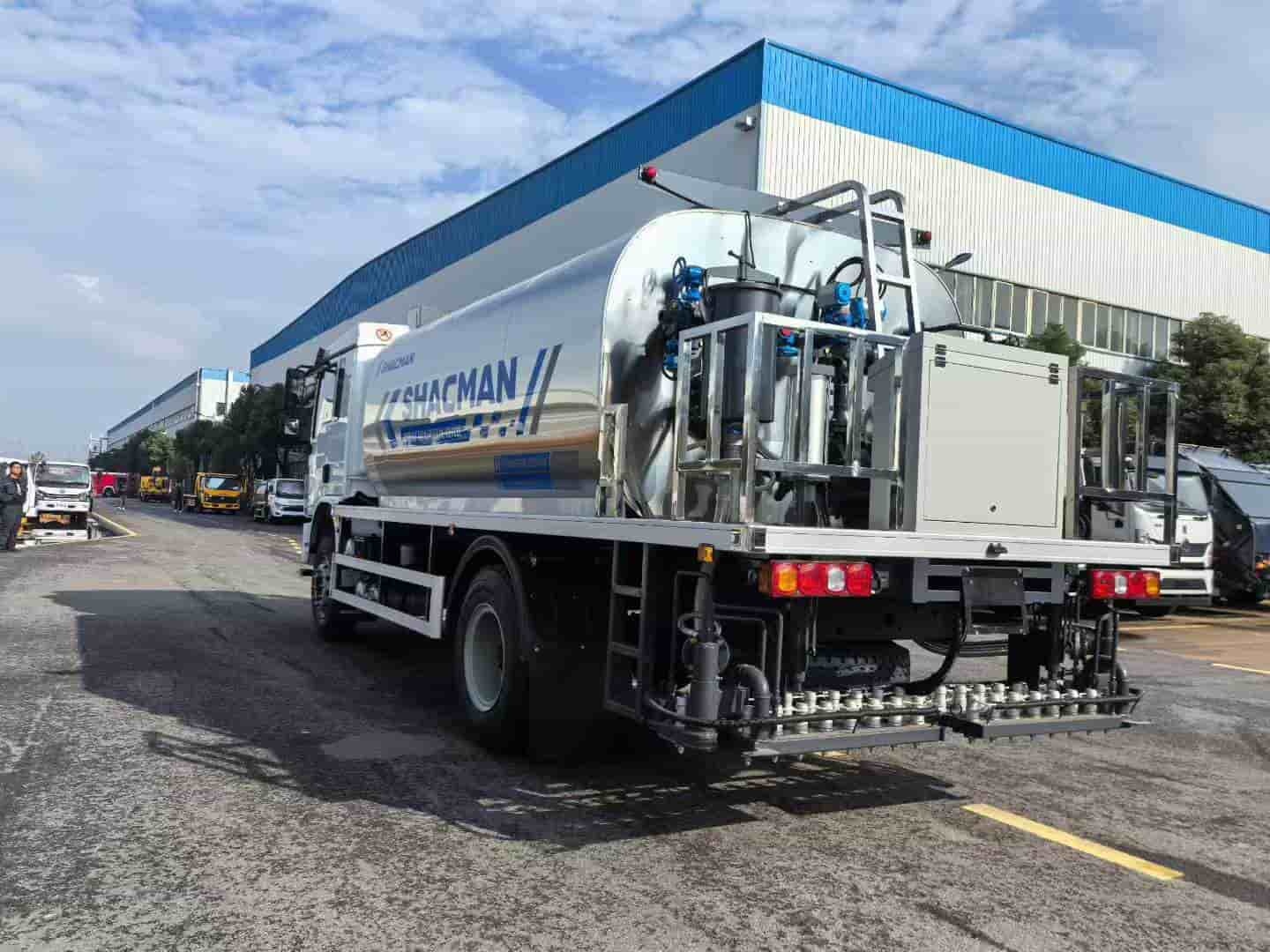 SHACMAN 4×2 Asphalt Distributor