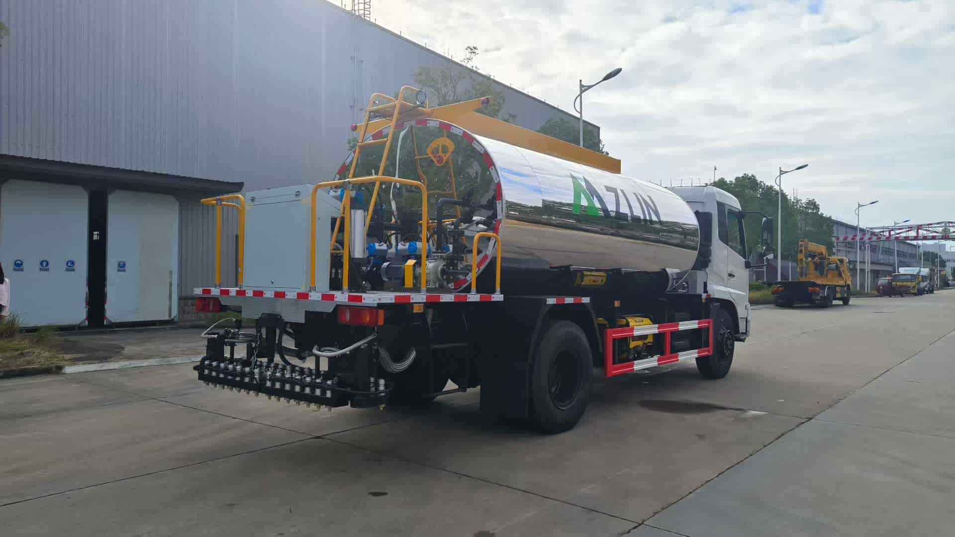 Dongfeng 4×2 asphalt distributor