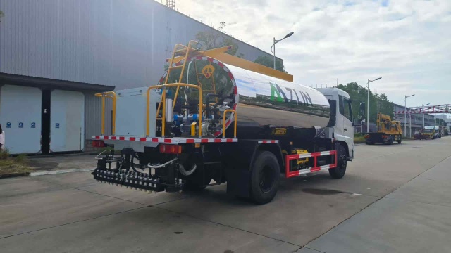 Dongfeng 4×2 asphalt distributor