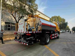 Sinotruk Howo 12-ton asphalt distributor
