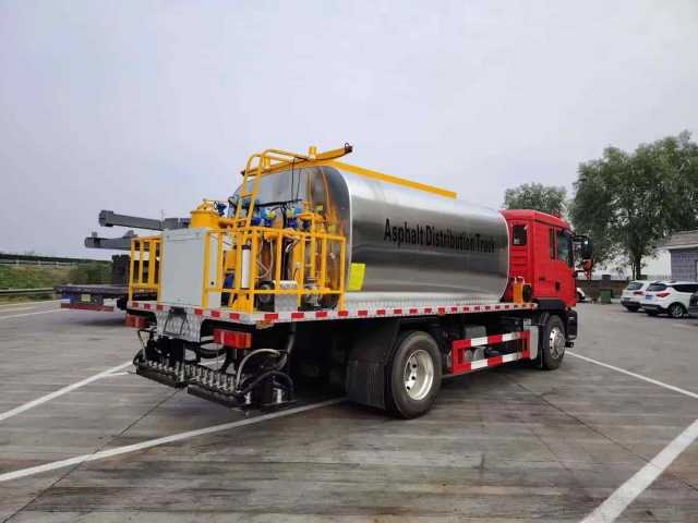 Sinotruk Shandeka 10 cubic meter intelligent asphalt distributor truck