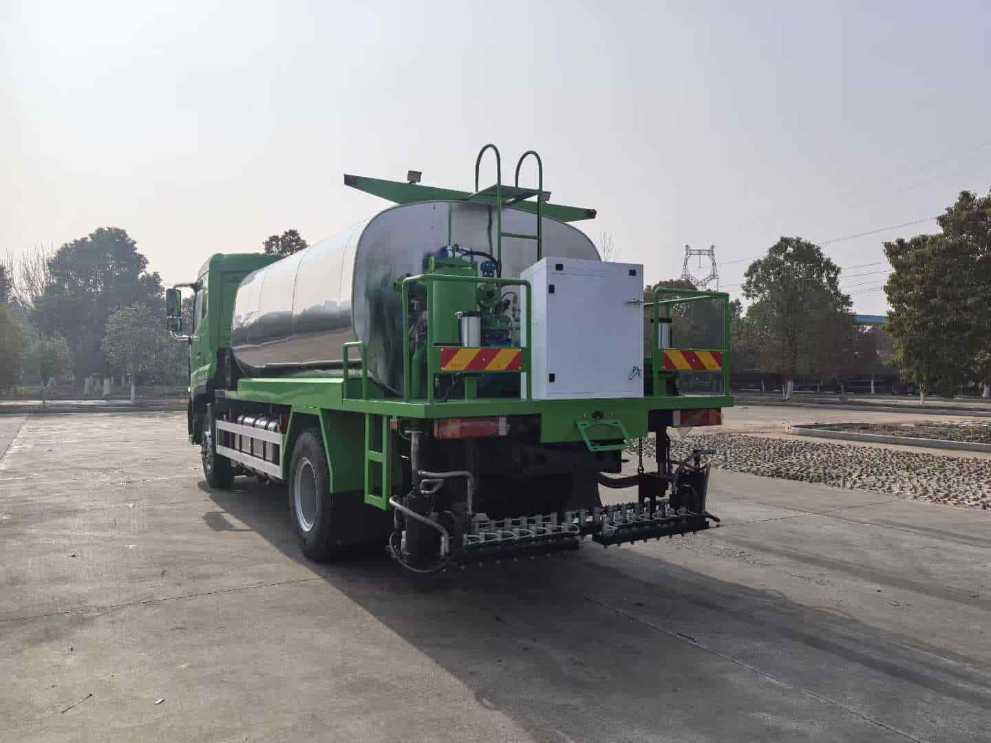 Chengli 12 cubic meter intelligent asphalt distributor