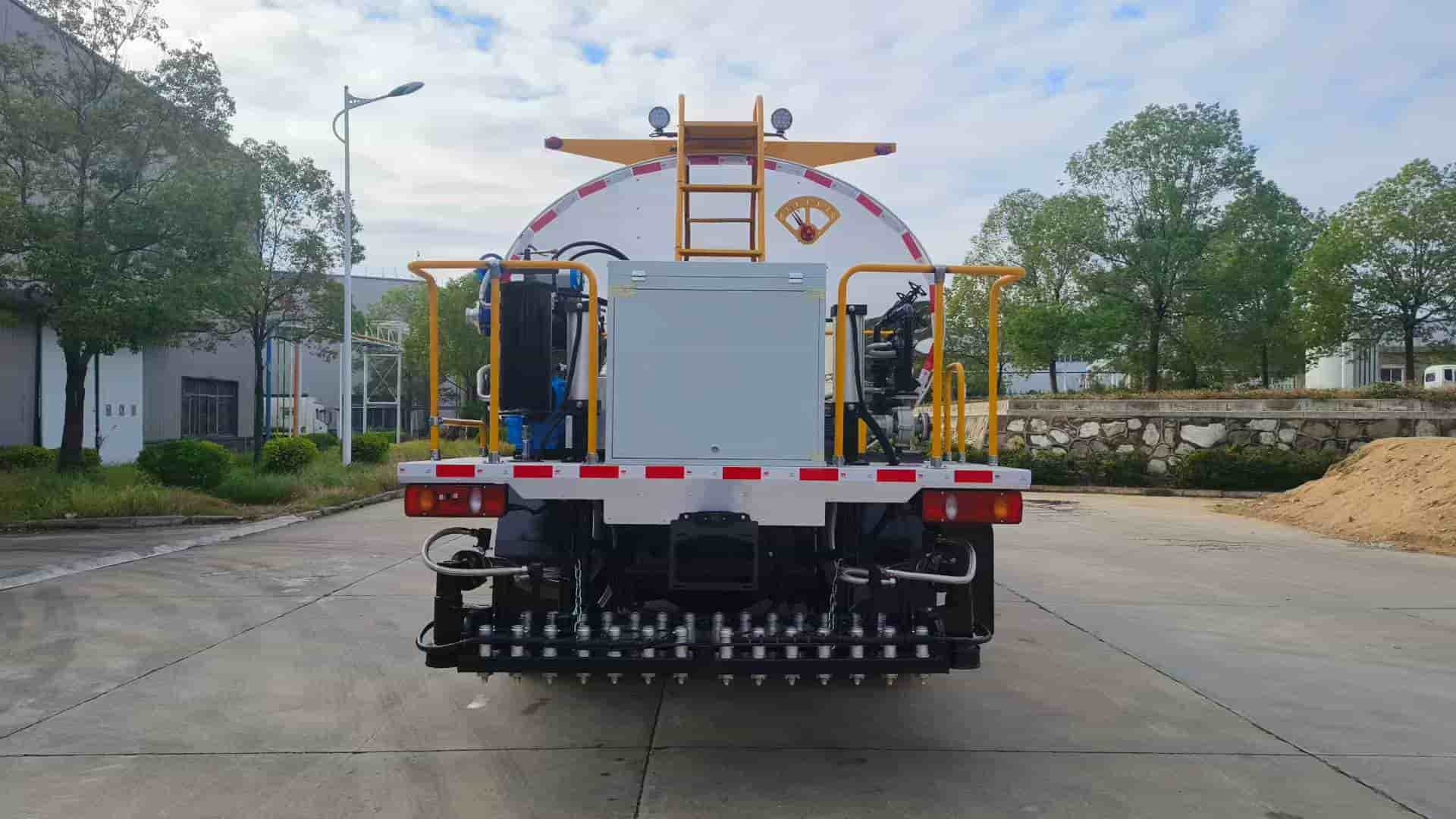 Dongfeng 4×2 asphalt distributor