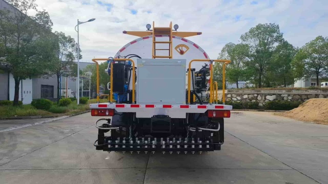 Dongfeng 4×2 asphalt distributor