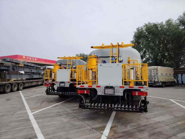 Sinotruk Shandeka 10 cubic meter intelligent asphalt distributor truck
