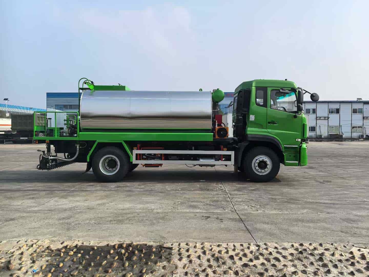 Chengli 12 cubic meter intelligent asphalt distributor