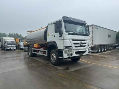 Sinotruk 12 cubic meter intelligent asphalt distributor