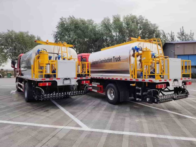 Sinotruk Shandeka 10 cubic meter intelligent asphalt distributor truck