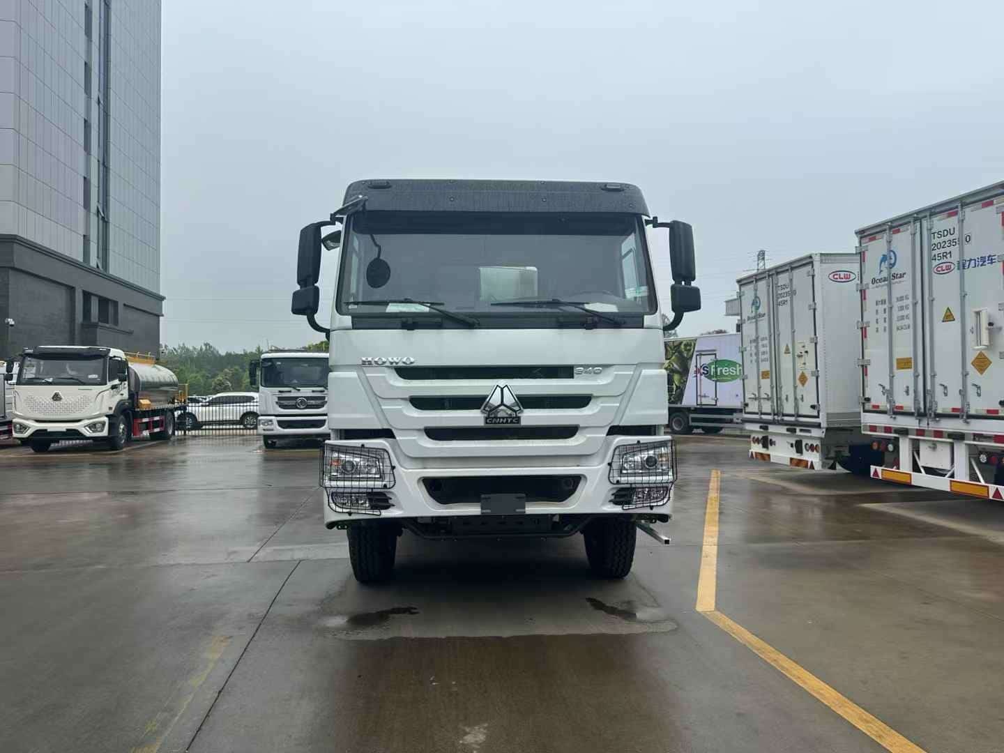 Sinotruk 12 cubic meter intelligent asphalt distributor