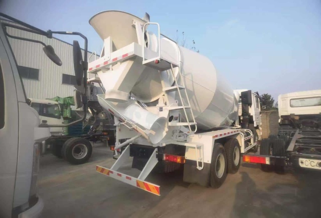 SHACMAN F3000 6×4 mixer truck