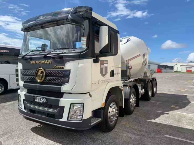 SHACMAN X3000 8×4 Cement Mixer Truck