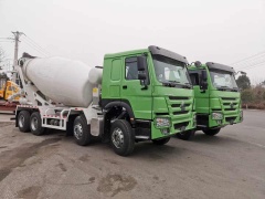 Sinotruk Howo 8×4 mixer truck