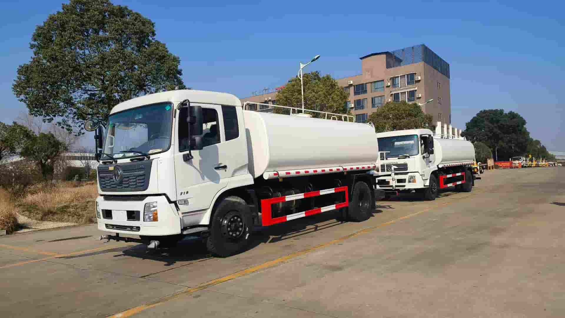 Dongfeng 15 cubic meter sprinkler truck