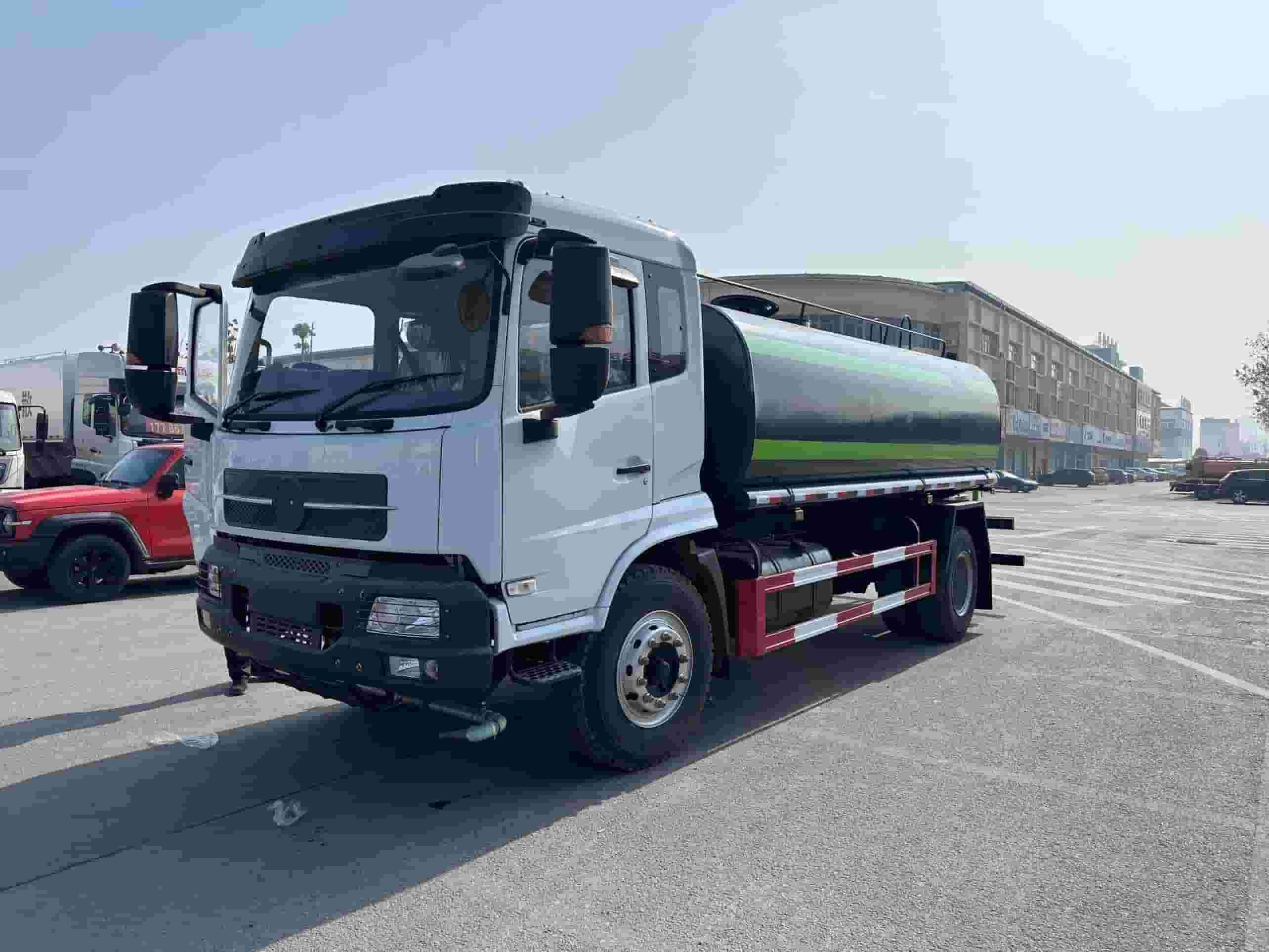Dongfeng Tianjin 15 cubic meter (right-hand drive) sprinkler truck