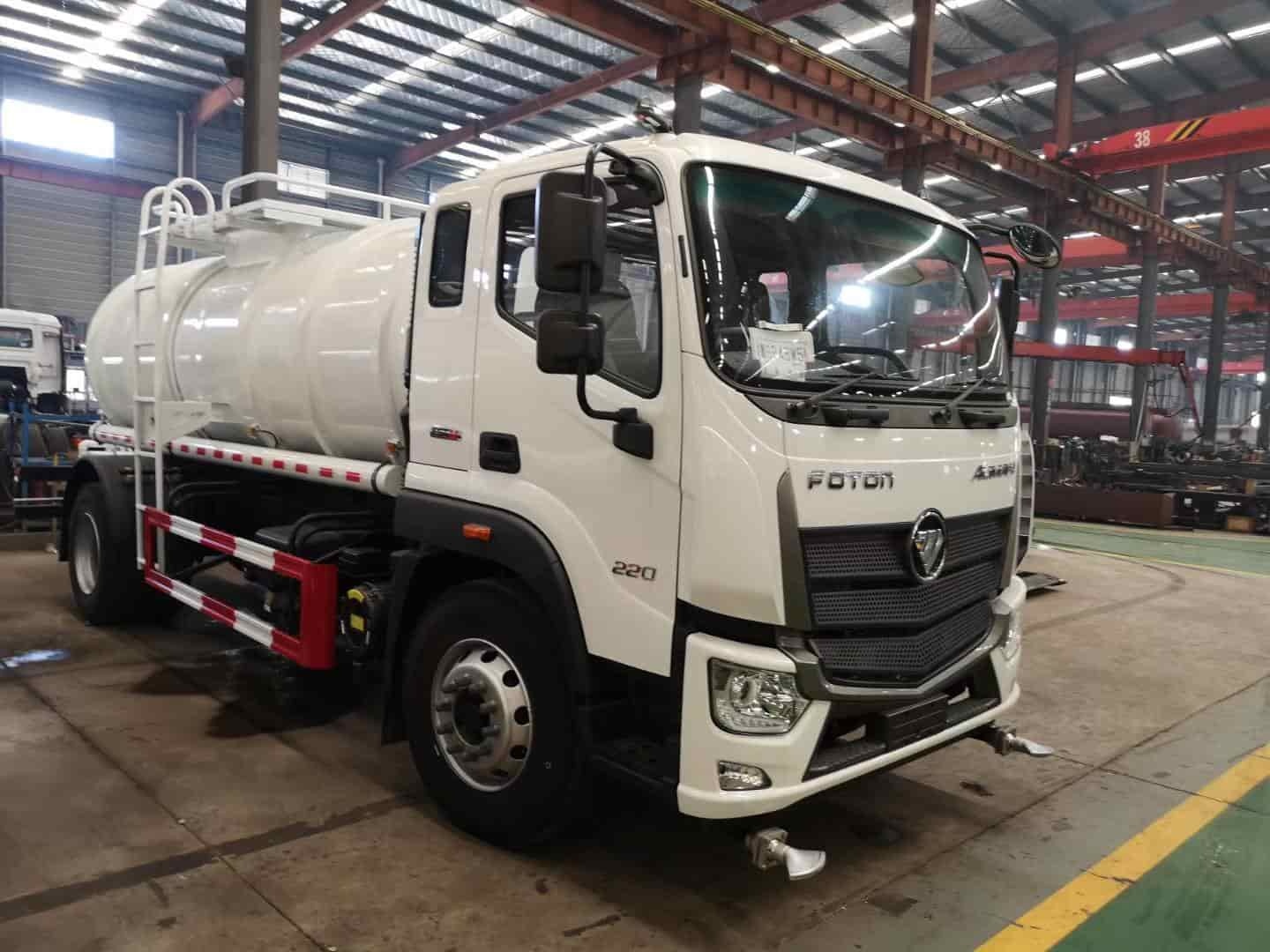 Foton Auman 12 cubic meter stainless steel water truck
