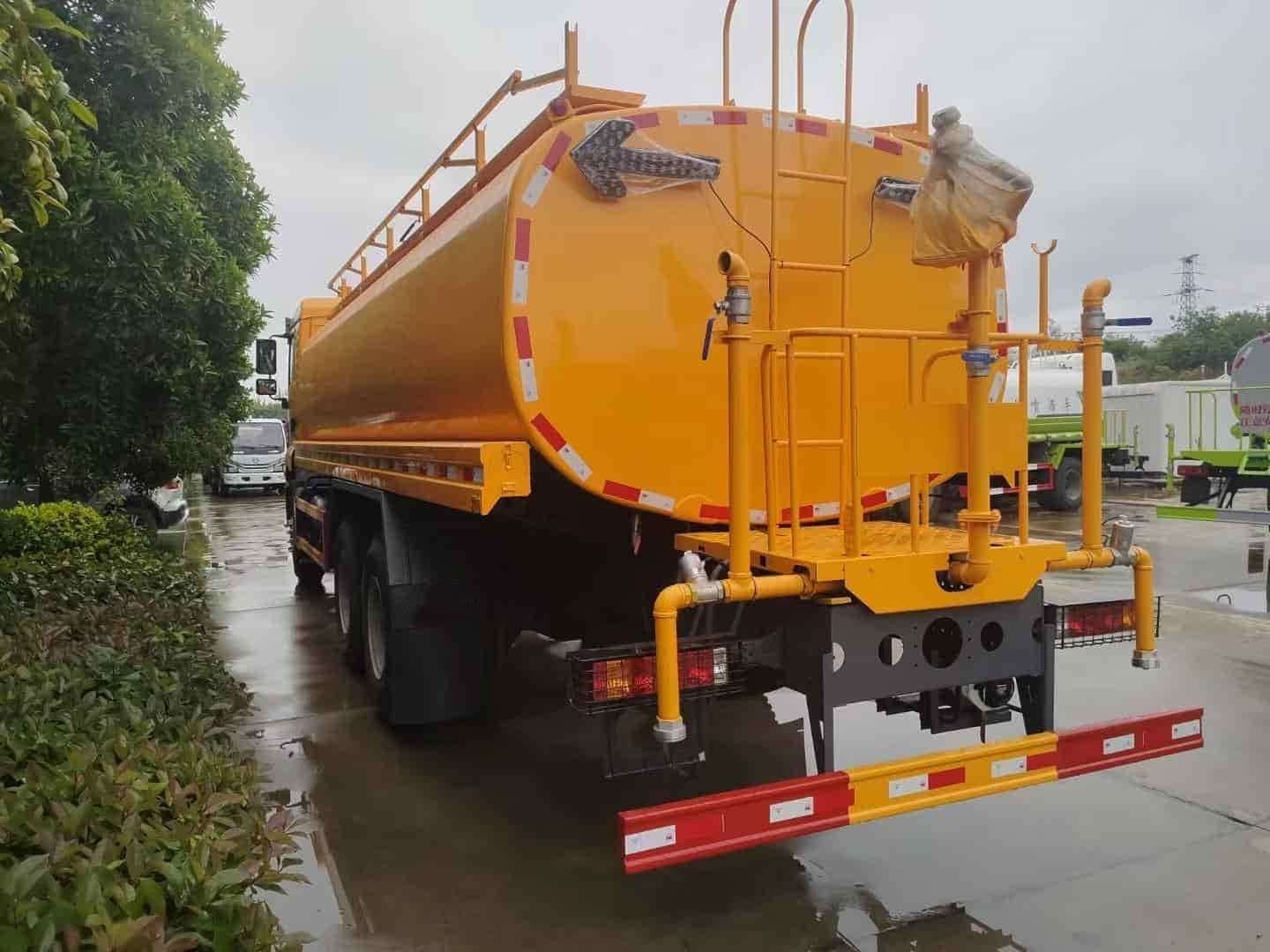 SHACMAN H3000 6×4 water sprinkler truck
