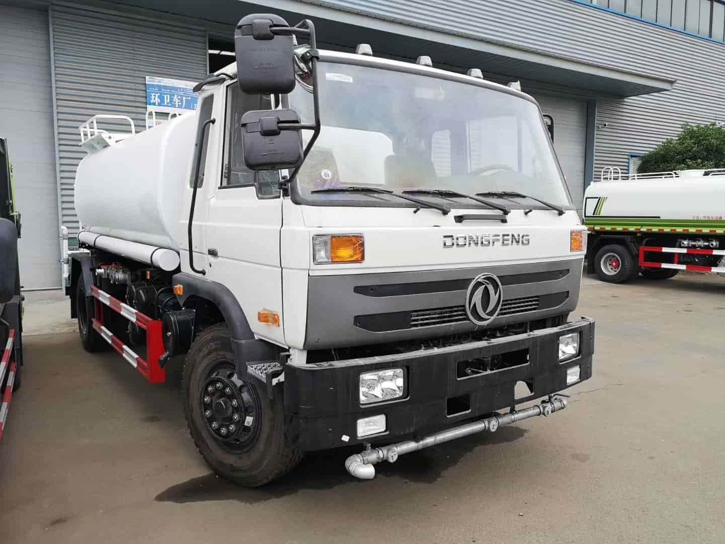 Dongfeng 4x2 12,000 to 15,000 liter water sprinkler truck