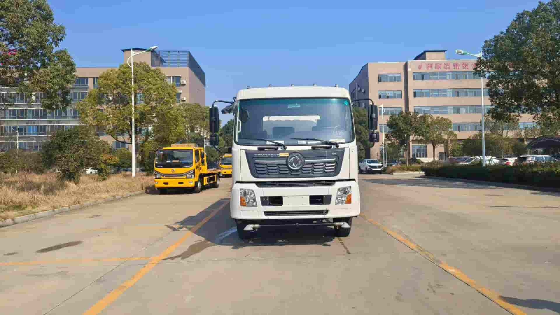 Dongfeng 15 cubic meter sprinkler truck